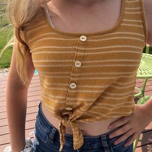 Cropped button up tank top💛